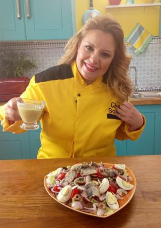 في إطار سلسلة لقاءاتنا لمجلة الاتحاد الدولي ماستر شيف العرب نستضيف اليوم شخصية جديدة و جوهرة من جواهر إفريقيا الشيف سعاد البوعامري من المغرب . 