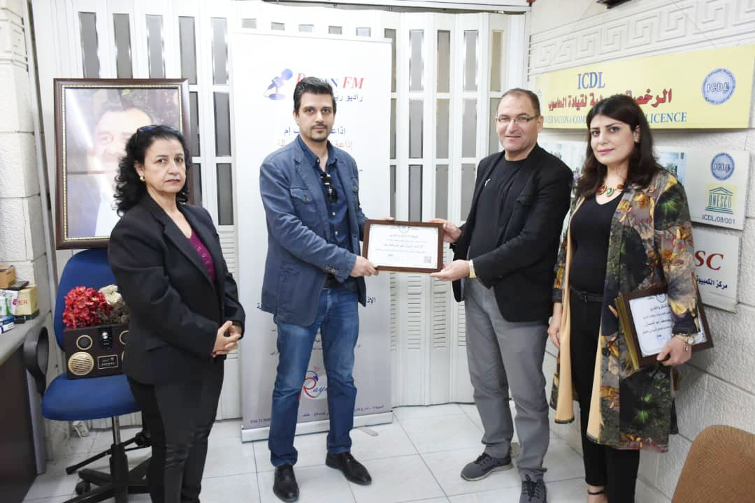 تكريم موظفين وإدارة إذاعة الريان FM 