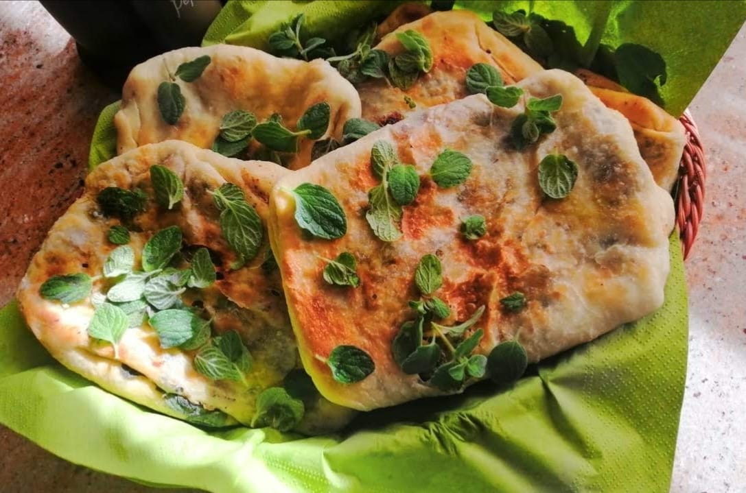 فطاير الزعتر الأخضر مقدمة  من سيرين حجاوي من الأردن 