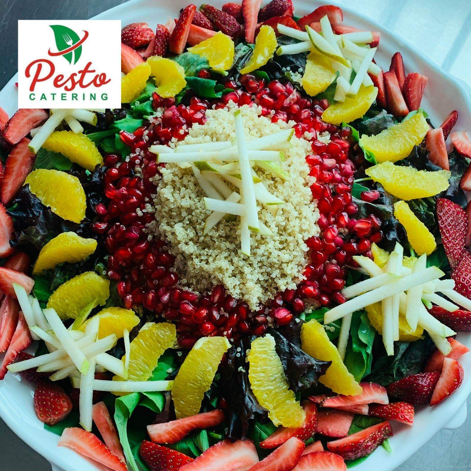 سلطة الكينوا والفواكه 