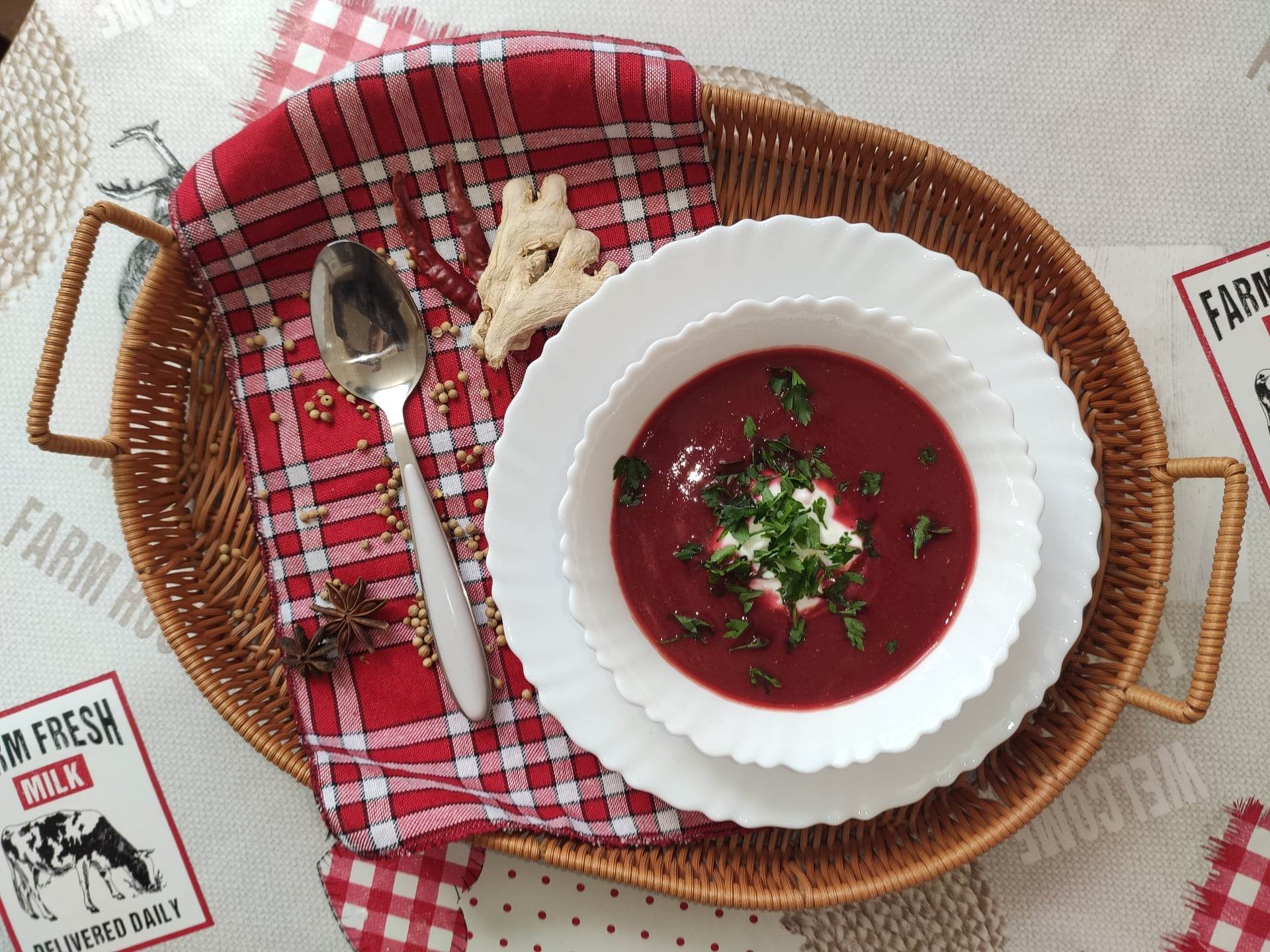 شوربة الشوندر أو الشمندر السكري . اعداد الشيف صبرينة عماري 