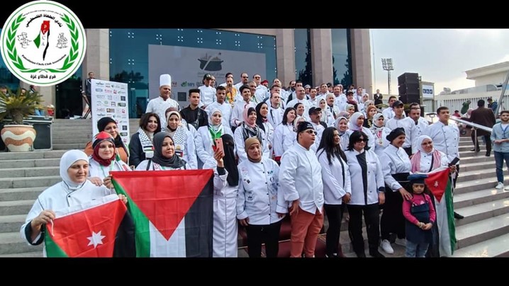 حكاية مجموعة من الصبايا والشباب من قطاع غزة 